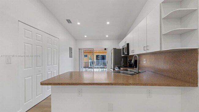 Foto del edificio - 3518 W 80th St