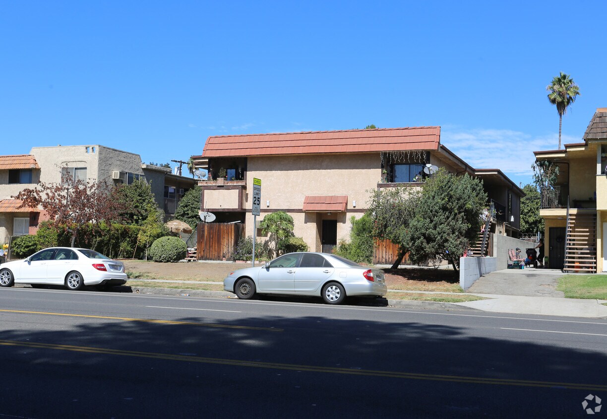 Building - 11955 Burbank Blvd