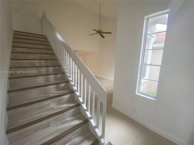 Foto del edificio - 654 Woodgate Cir