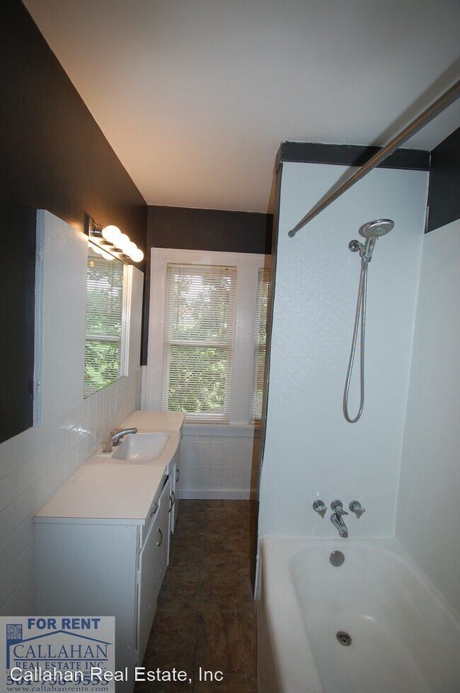Foto del edificio - 2 br, 1 bath House - 101 Thayer St Unit B
