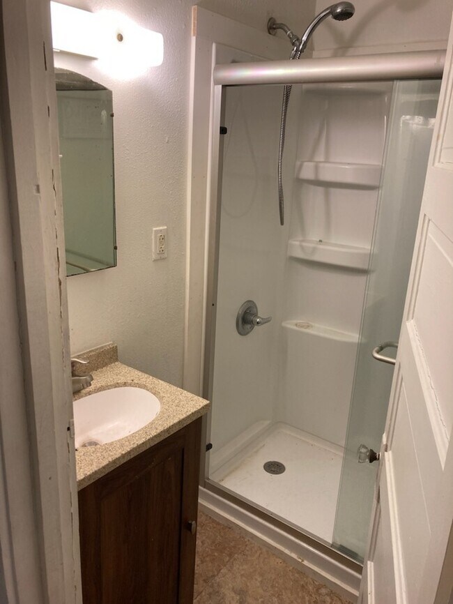 411 Park Ave, Cuba, MO 65453 House Rental in Cuba, MO