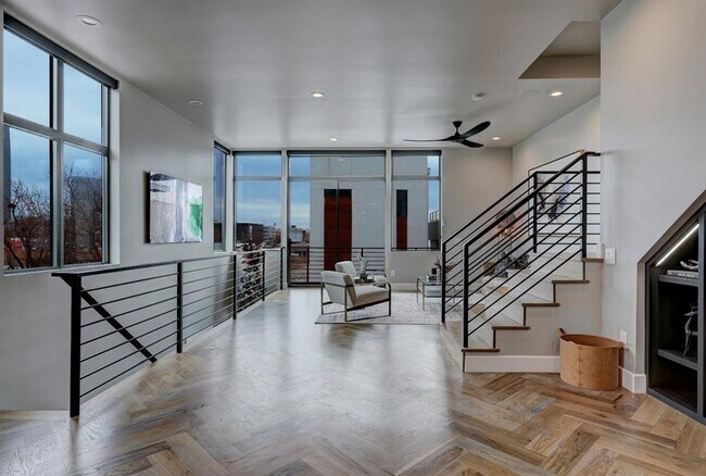 Foto del edificio - 819 NW 6th St
