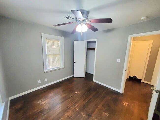 Building Photo - 3 Bed 1 Bath in the EPPERLY HEIGHTS 6TH Ad...