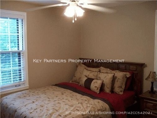 Building Photo - 4400 W 72nd - Adorable!