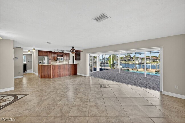 Foto del edificio - 1921 SE 36th St