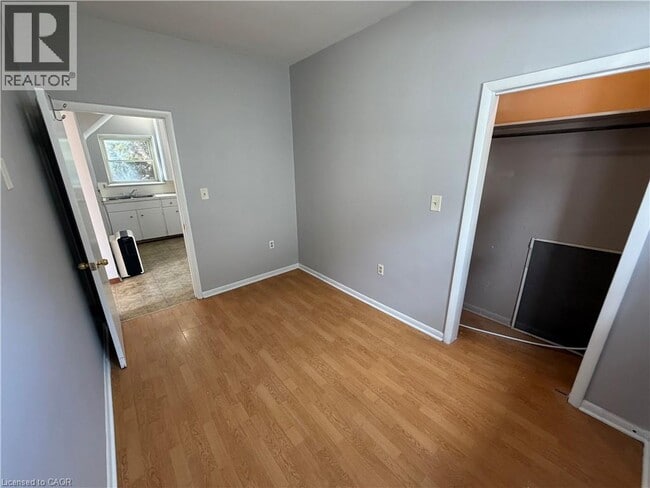 Building Photo - 571 Ontario St