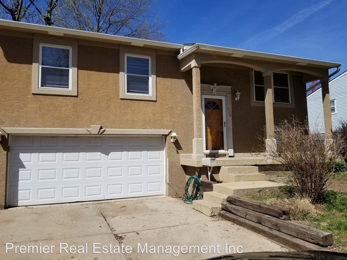 Primary Photo - 5 br, 1.5 bath House - 730 N Aztec Dr.