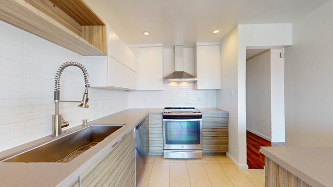 Building Photo - 2642 Greenwich St