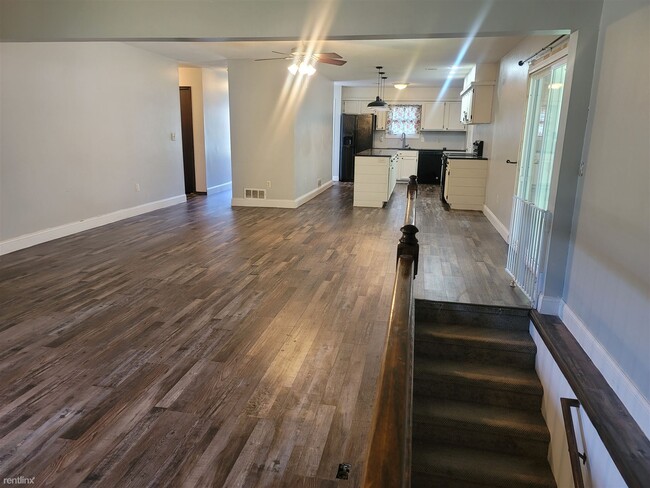 Building Photo - 4 br, 2 bath House - 4549 South Washington...
