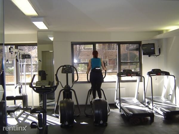 Foto del edificio - 9 E 49th St