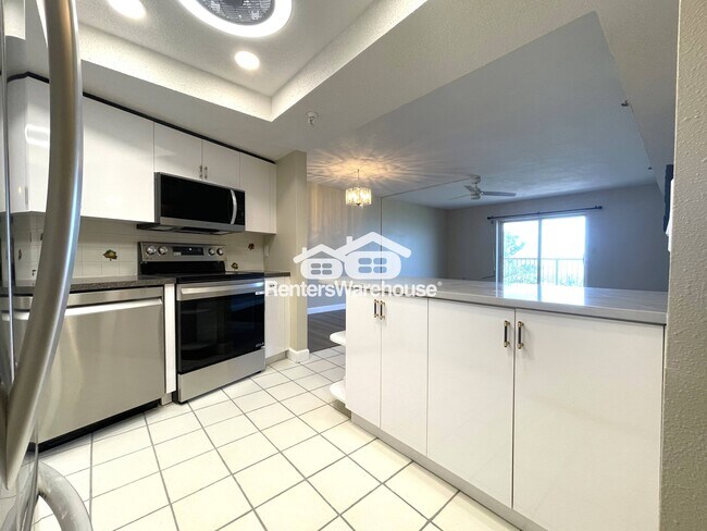 Building Photo - 7430 Sunshine Skyway Ln S