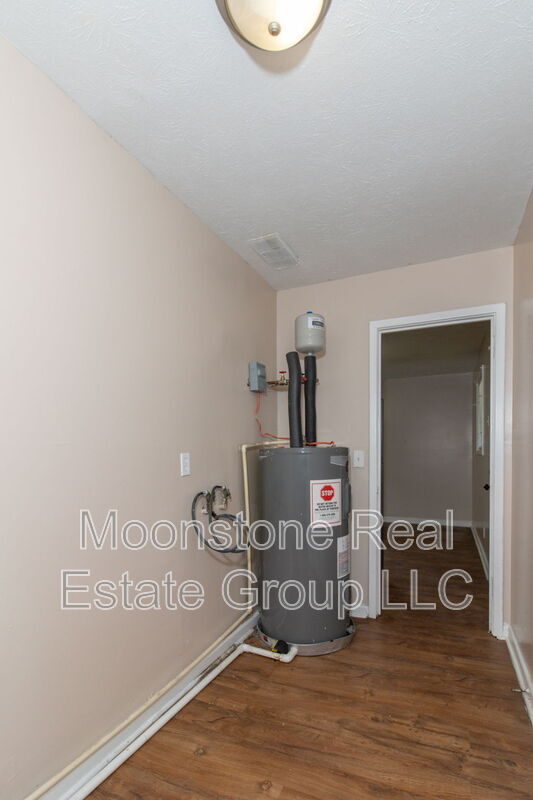 Building Photo - 1052 Enoch Dr