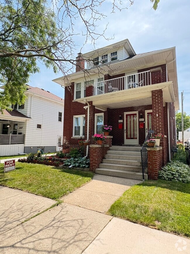 Building Photo - 1019 Maryland St