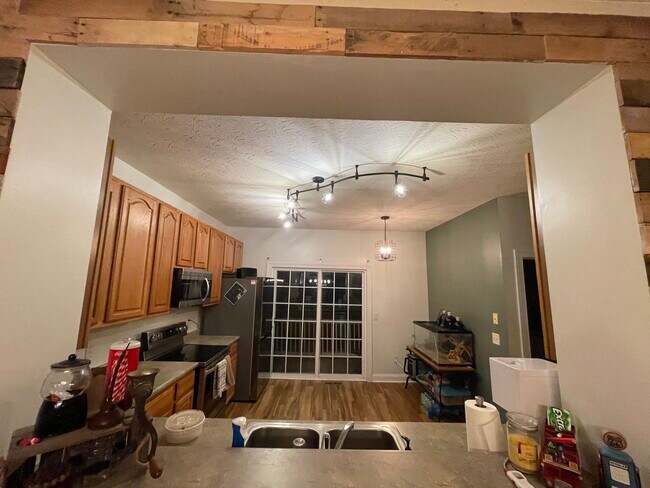 Building Photo - 2690 Gardenia Ave