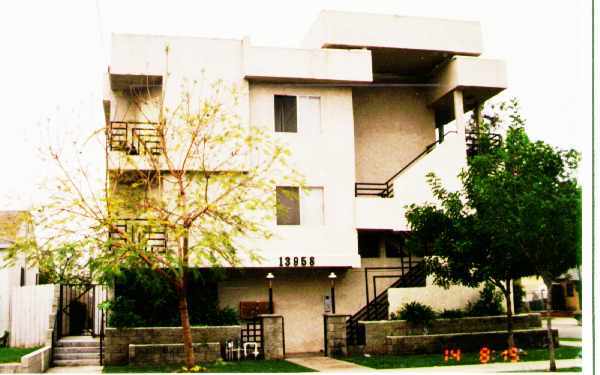 Building Photo - 13958 Bessemer St