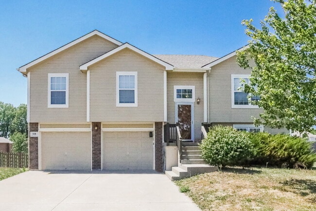 Building Photo - 508 Fall Creek Dr