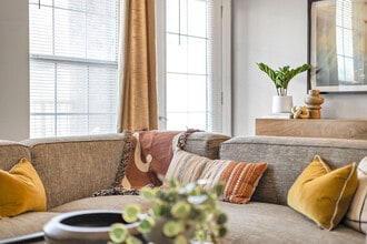 Building Photo - Hill Place