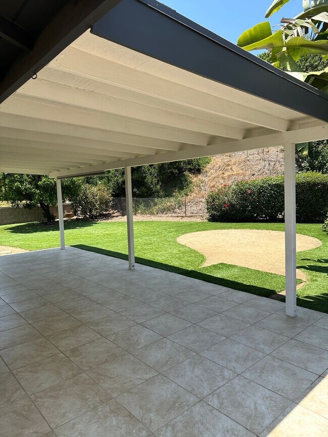 Foto del edificio - Well Maintained 3 Bedroom Home w/Solar