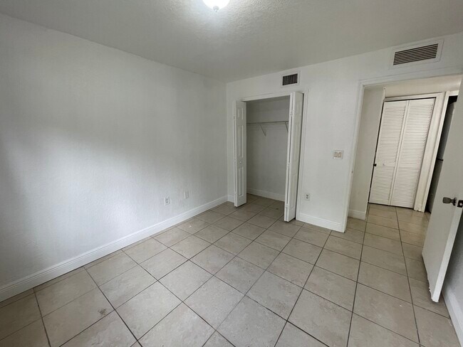 Building Photo - 1251 SE 31st Ct
