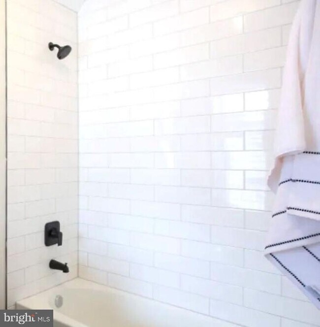 Foto del edificio - 13 E Read St