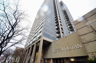Building Photo - 5320 N Sheridan Rd