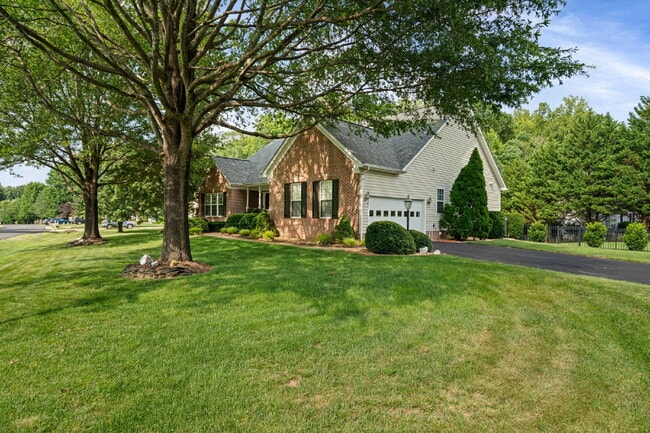 Building Photo - ***Amazing opportunity to rent this beauti...