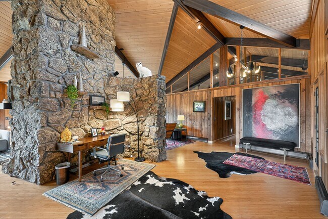Building Photo - 350 Prospector Ln