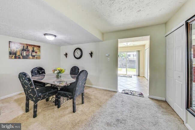 Foto del edificio - 6063 Sirenia Pl