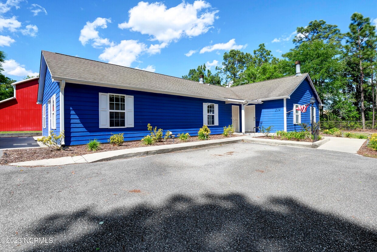 Primary Photo - 214 Country Haven Dr
