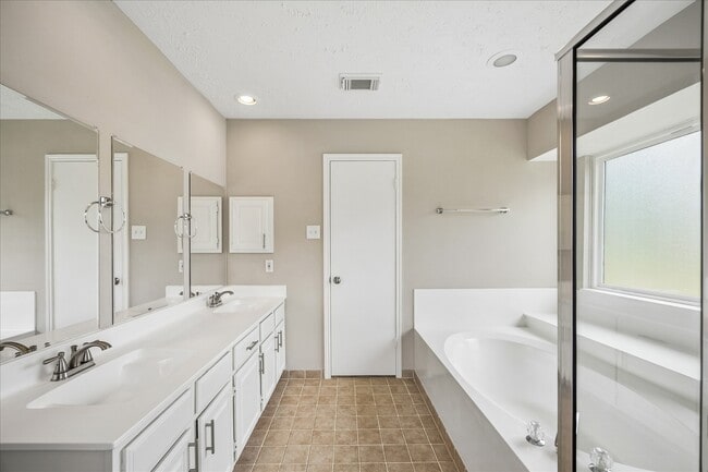 Foto del edificio - 2414 Chelston Ct