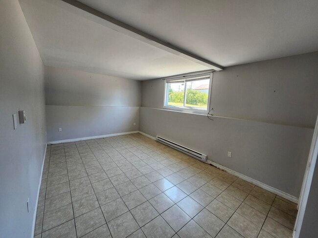 Building Photo - 2 Kingsview Ct