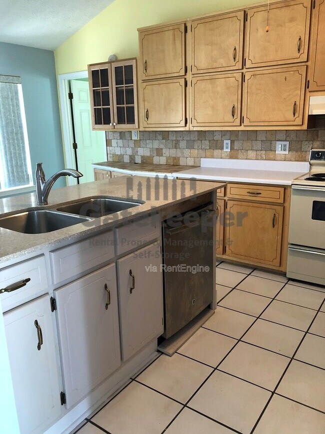 Building Photo - 290 Monmouth Dr