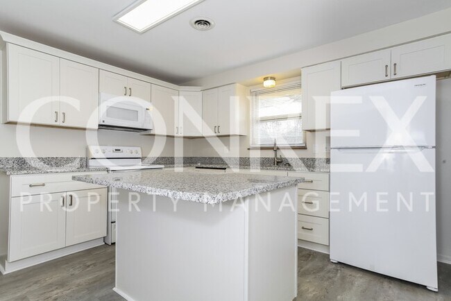 Building Photo - Beautifully updated ranch!