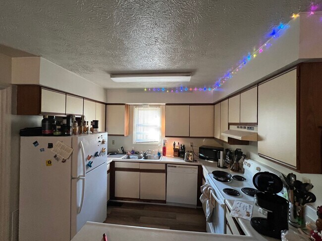 Building Photo - Available August 2026, Monthly Rent $1,500