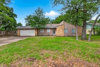 Building Photo - 3202 Forestwood Dr