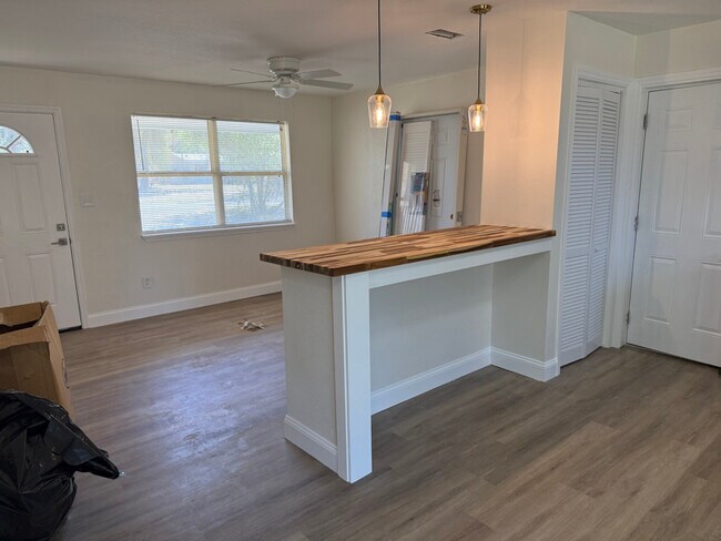 150 Live Oak St San Mateo FL - 150 Live Oak St San Mateo Fl Building Photo