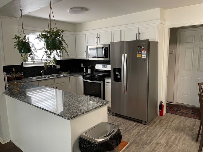 Building Photo - Beautifully updated, 3 bed 2 bath 2 car, located on a quiet street close to all things OKC!