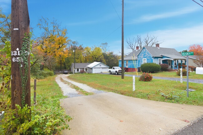 Building Photo - 3104 Husky Way