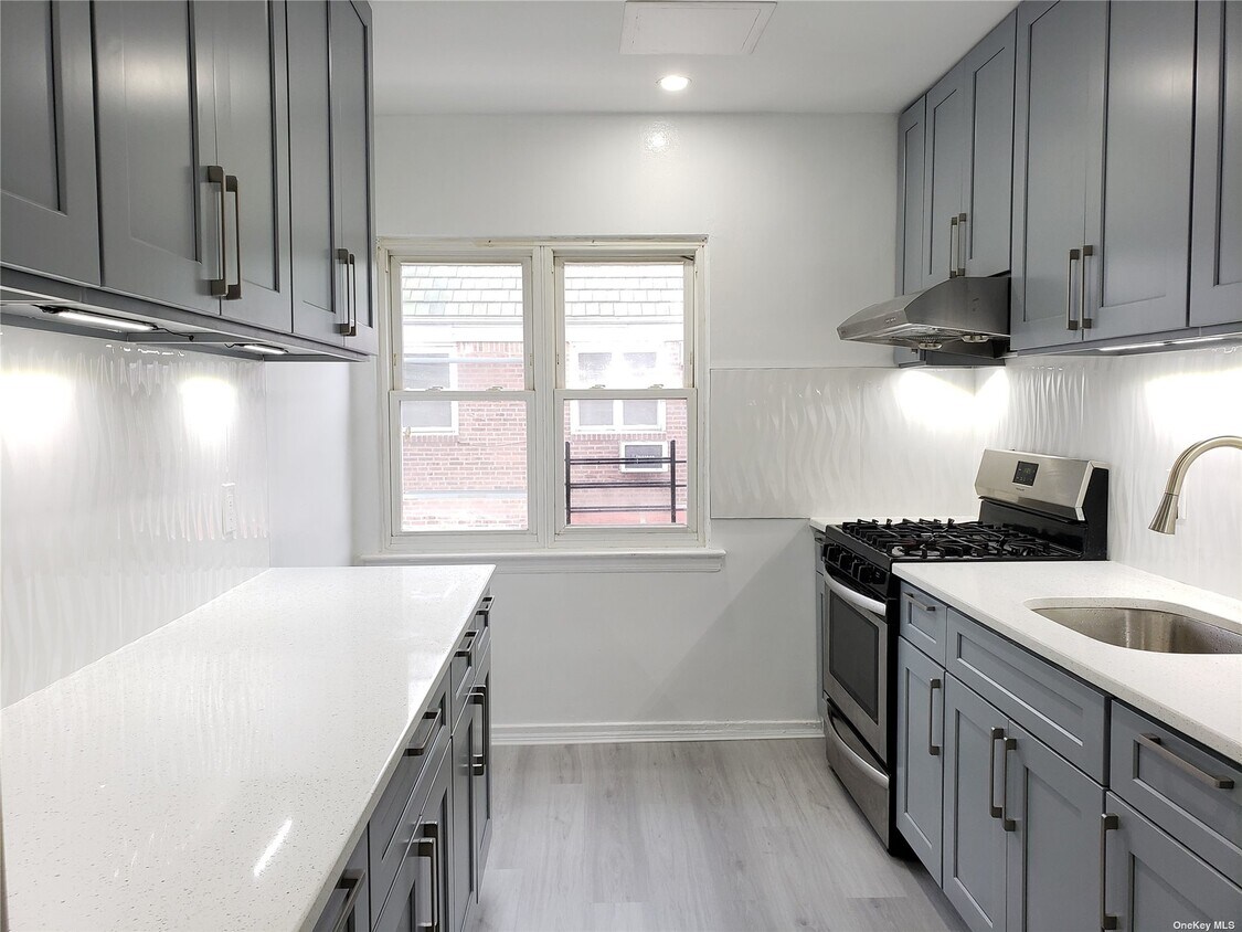 Foto principal - 73-65 197th St