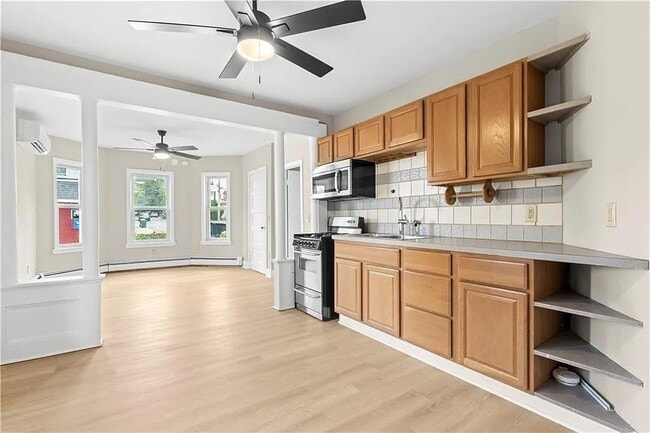 Building Photo - 715 Elm St