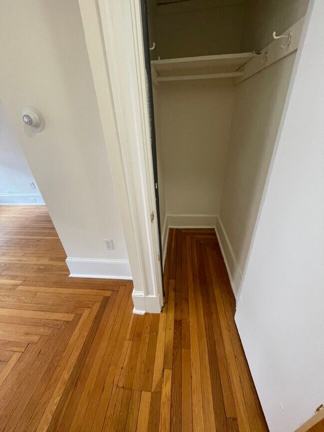 Building Photo - $2480 | Studio Available Now | Heat & Hot Water Included | Convenient Brookline Location