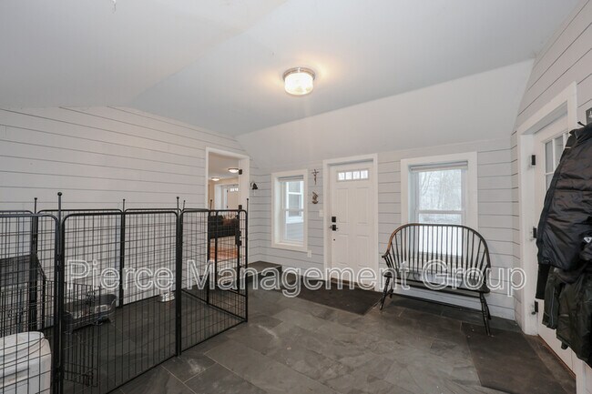 Foto del edificio - 395 Critchett Rd