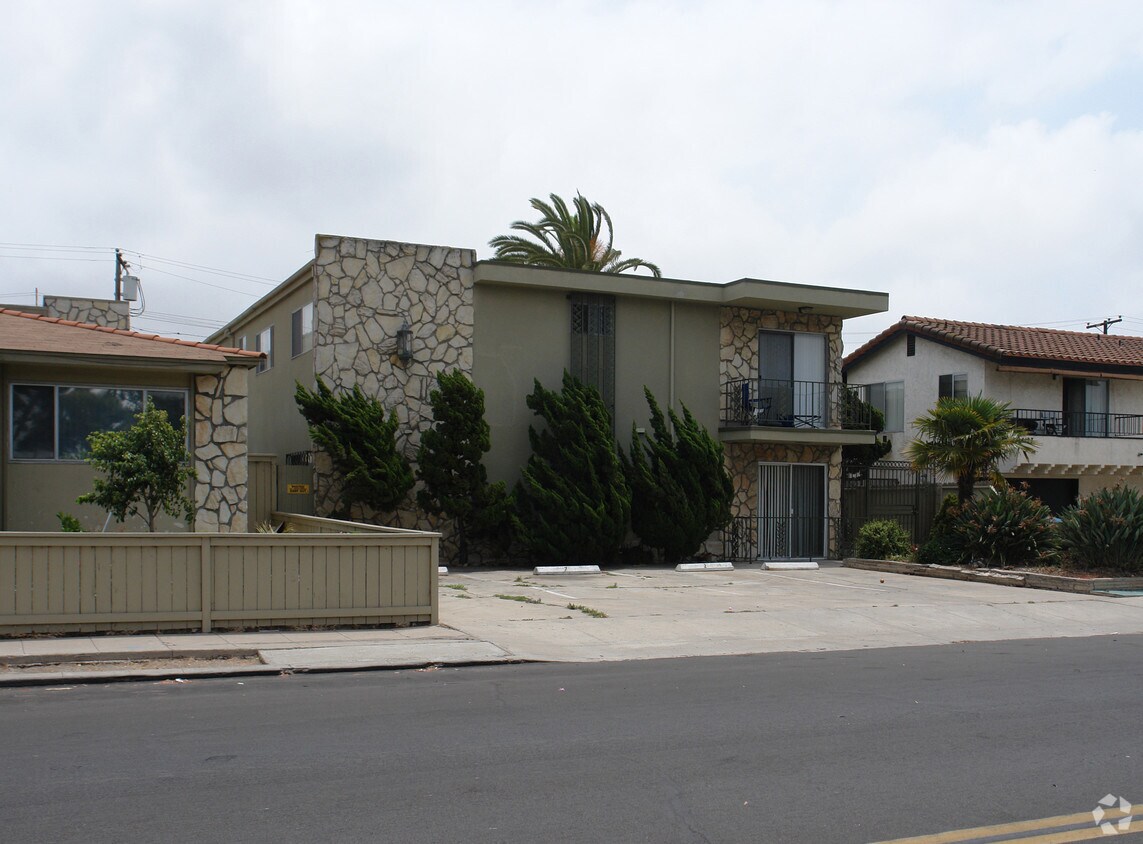 Building Photo - 4135 Idaho St