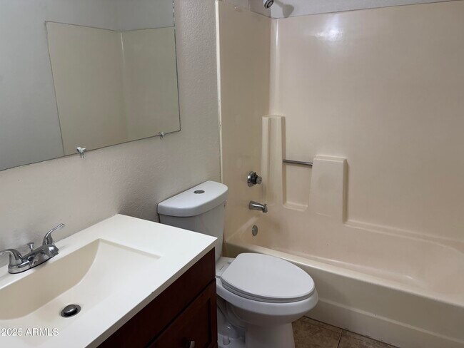 Foto del edificio - 6148 E Greenway St