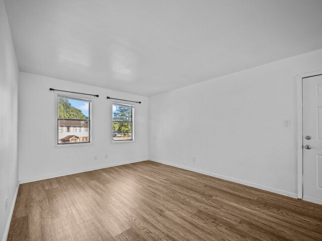 Foto del edificio - 110 Ravenwood Dr