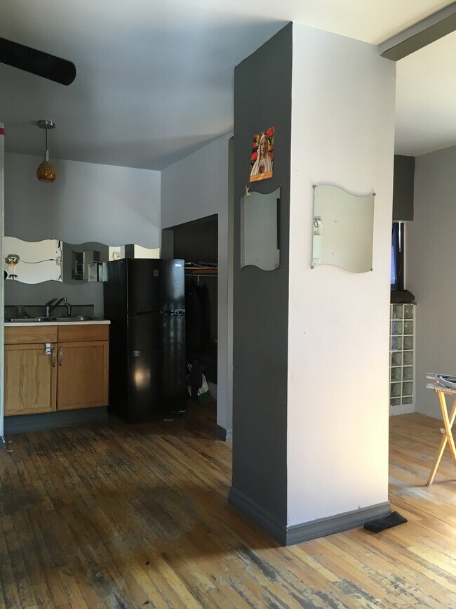 Foto del edificio - 714 W 17th St