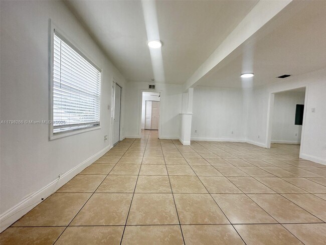 Foto del edificio - 2811 NW 88th St