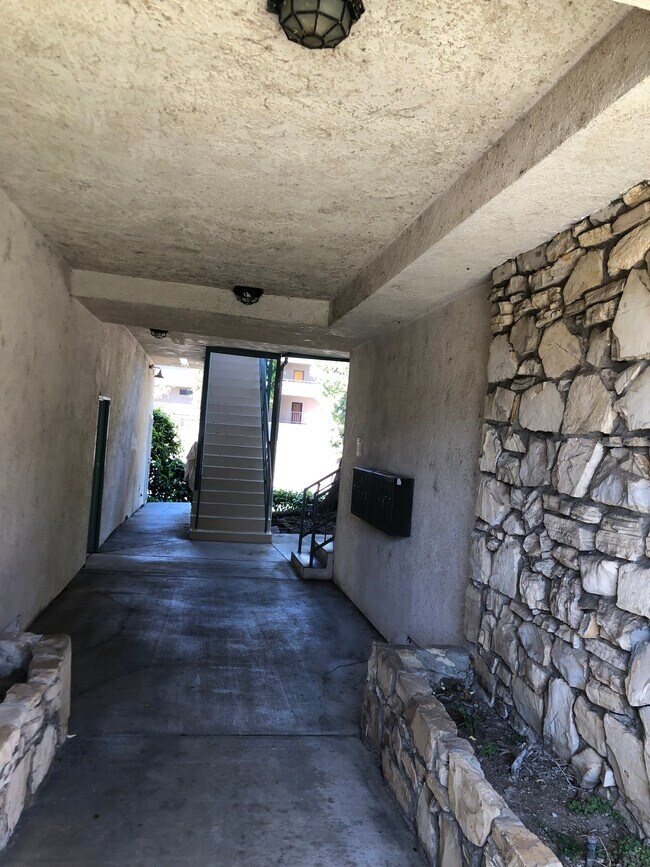 Building Photo - 13411 Moorpark St