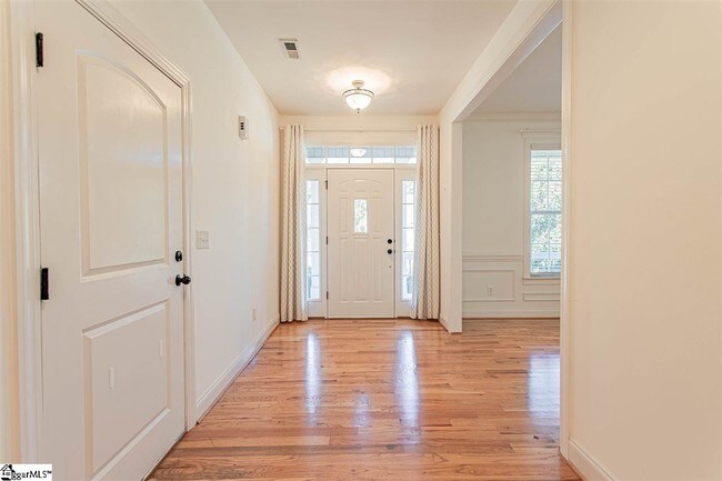 Foto del edificio - 520 Summitbluff Dr