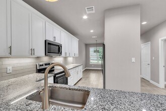 Building Photo - 11158 Lake Dr W